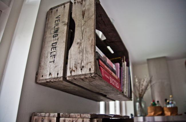 dichters bad vitaliteit Houten kistjes als boekenkast - Interior junkie