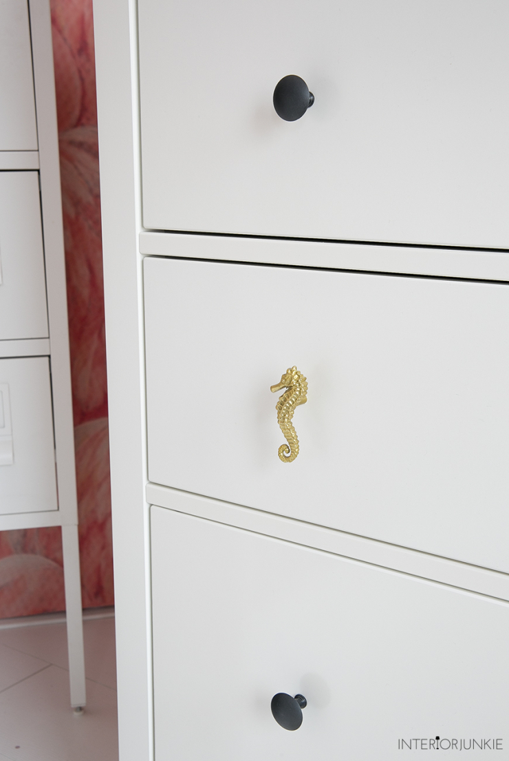 IKEA hack: pimp je ladekast met gouden knopjes