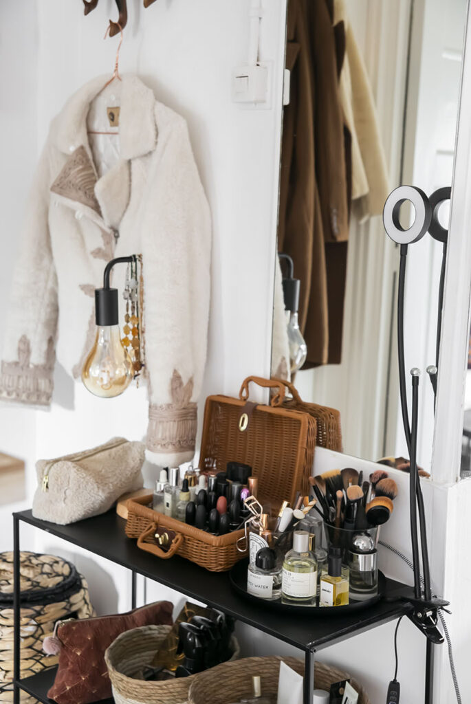 Compact huis? Style een make-up hoekje in de hal