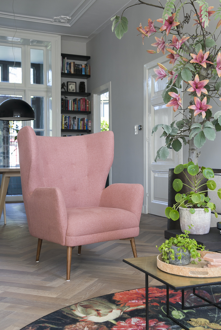 Machtig bewijs toewijzen Mijn nieuwe roze fauteuil: zo blij mee - Interior junkie