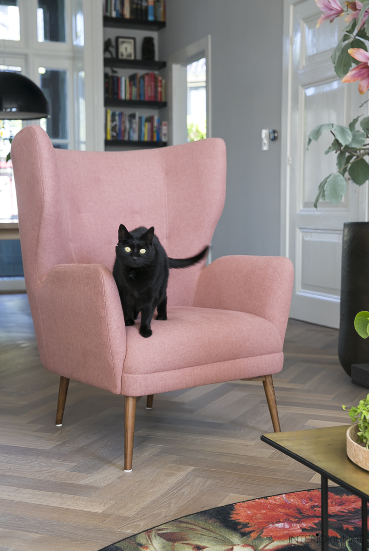 Mijn nieuwe roze fauteuil: zo blij mee
