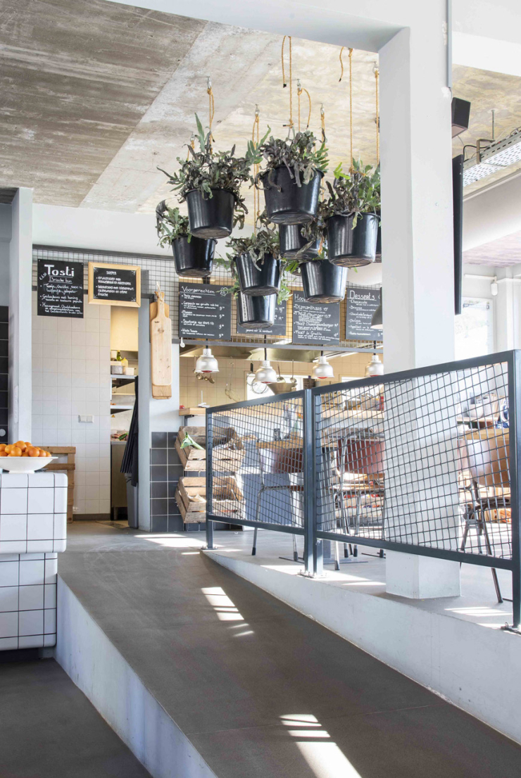 Uit eten in Arnhem in een voormalig zwembad