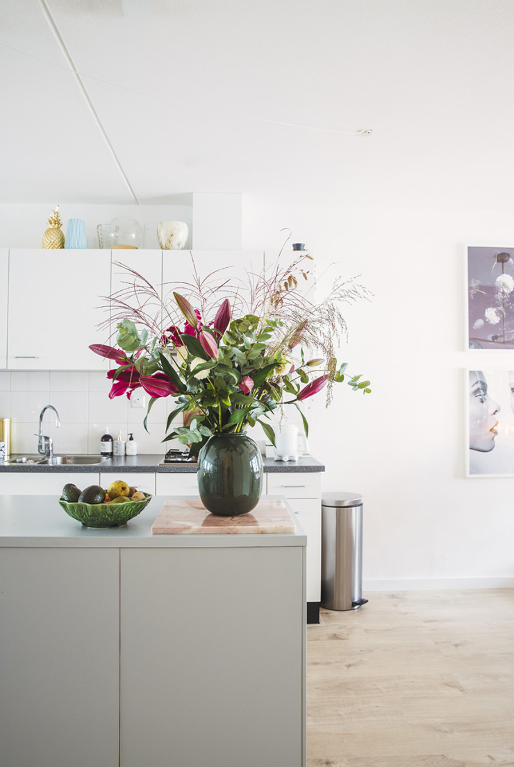 Thuis bij Kiki in een romantisch interieur vol poedertinten en messing