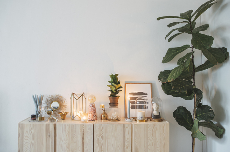 Thuis bij Kiki in een romantisch interieur vol poedertinten en messing