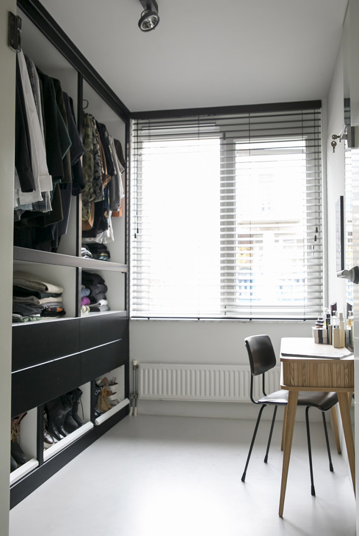 City chic wonen in het huis van interieurdesigner Linn