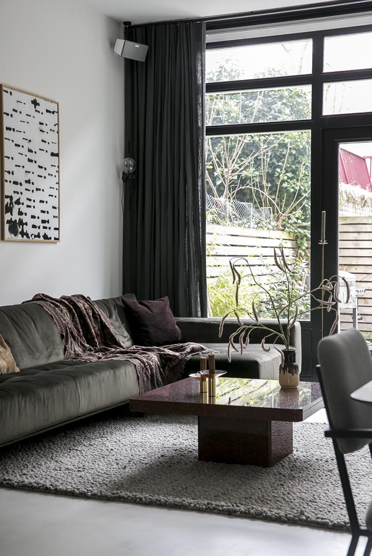 City chic wonen in het huis van interieurdesigner Linn