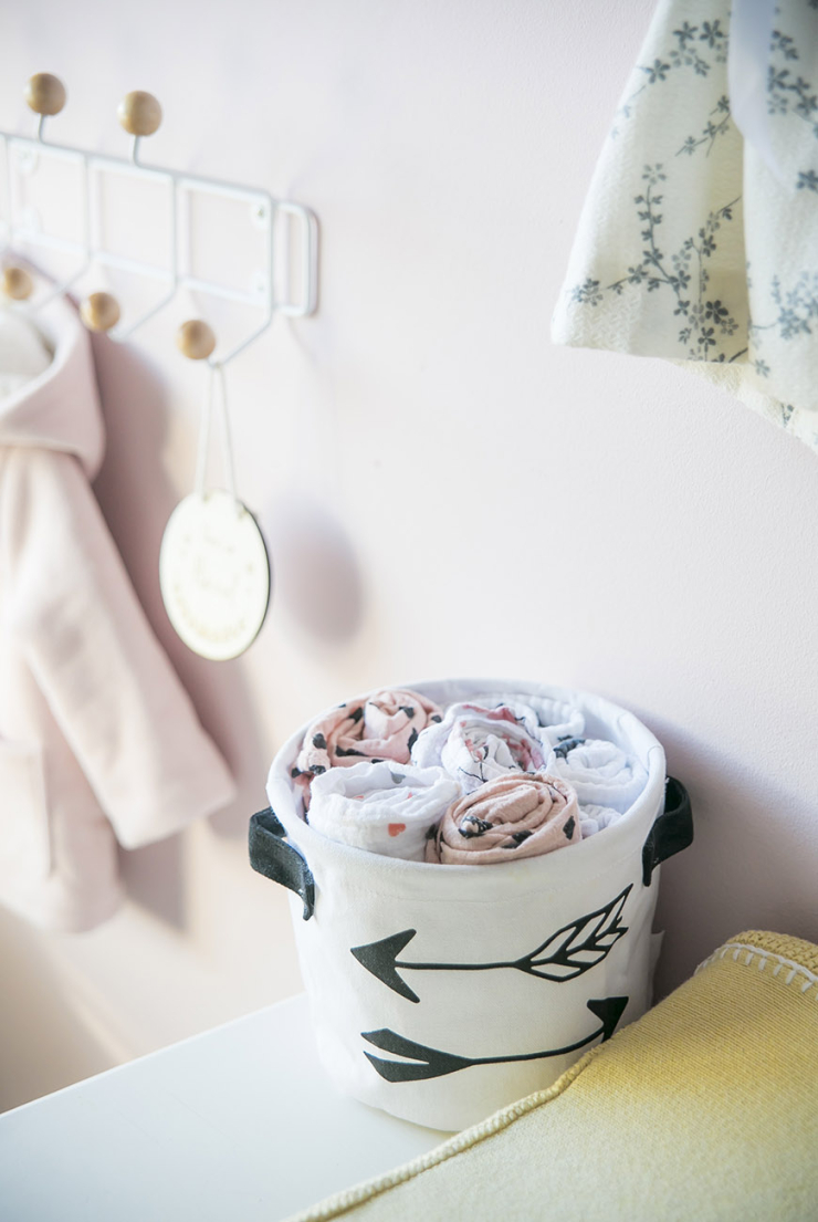 Baby tour in de roze babykamer van Elise