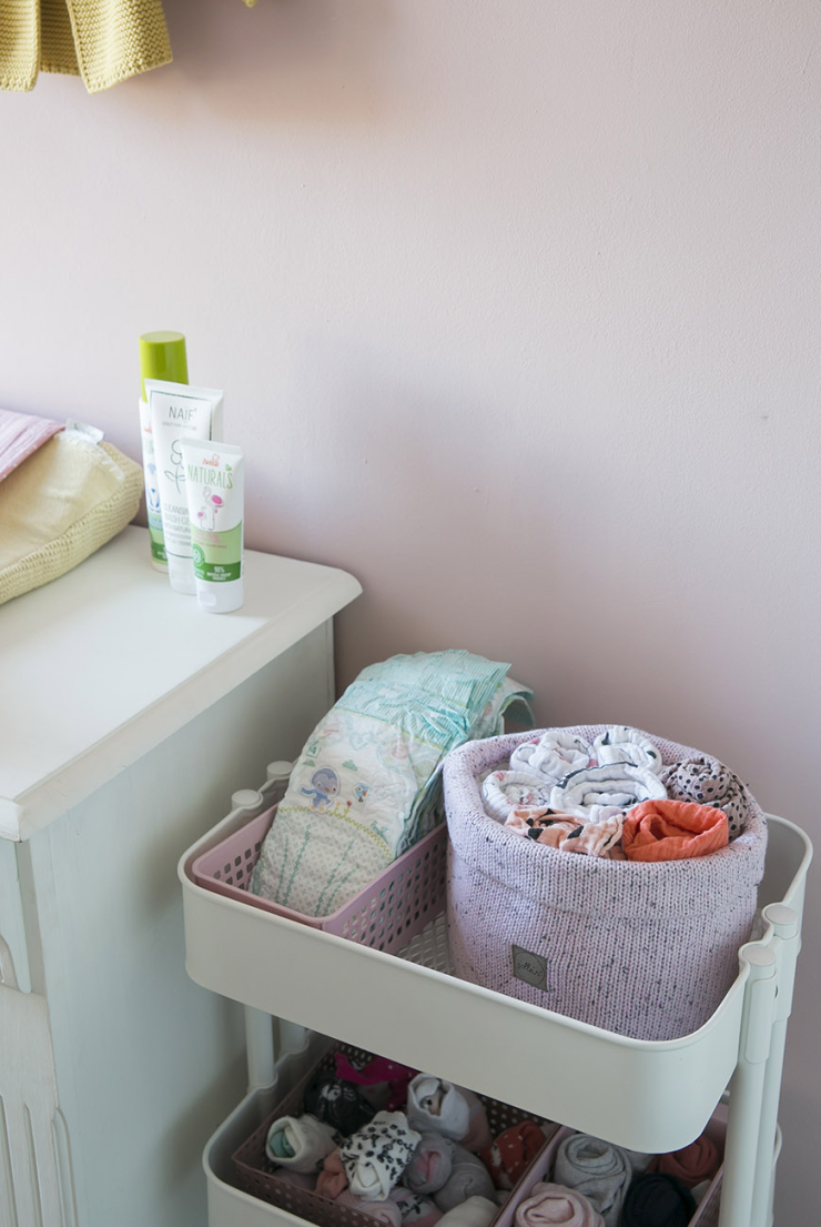 Baby tour in de roze babykamer van Elise