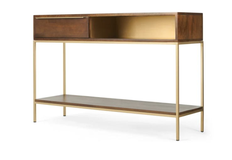 Woonfavorieten: gouden sidetable + flamingo kussen