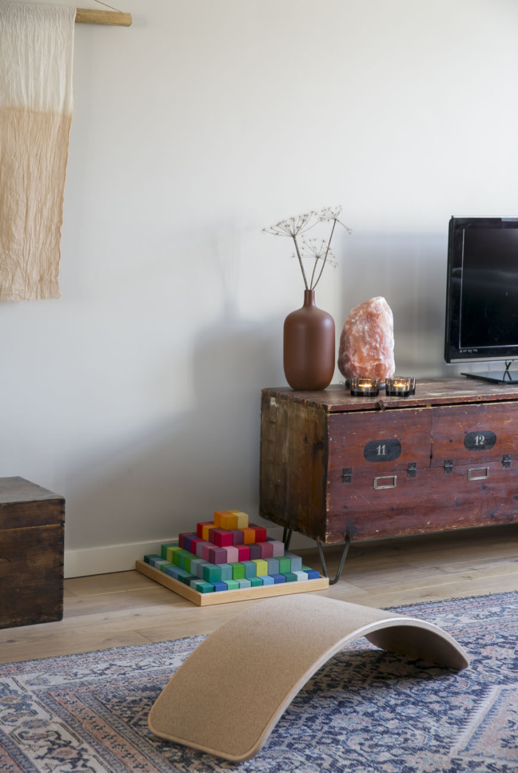 Thuis bij Mei Fang met eigen kunst in huis