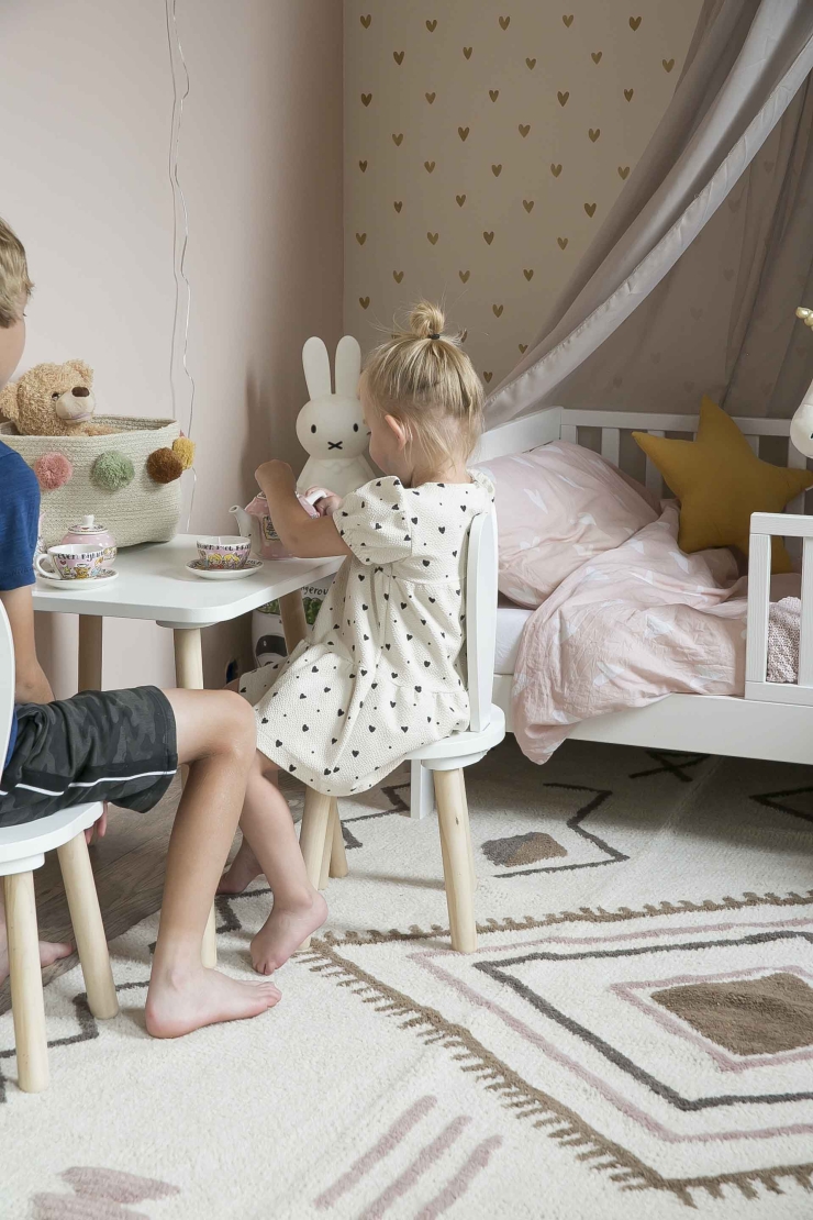 Nichtje verrassen met make-over kinderkamer