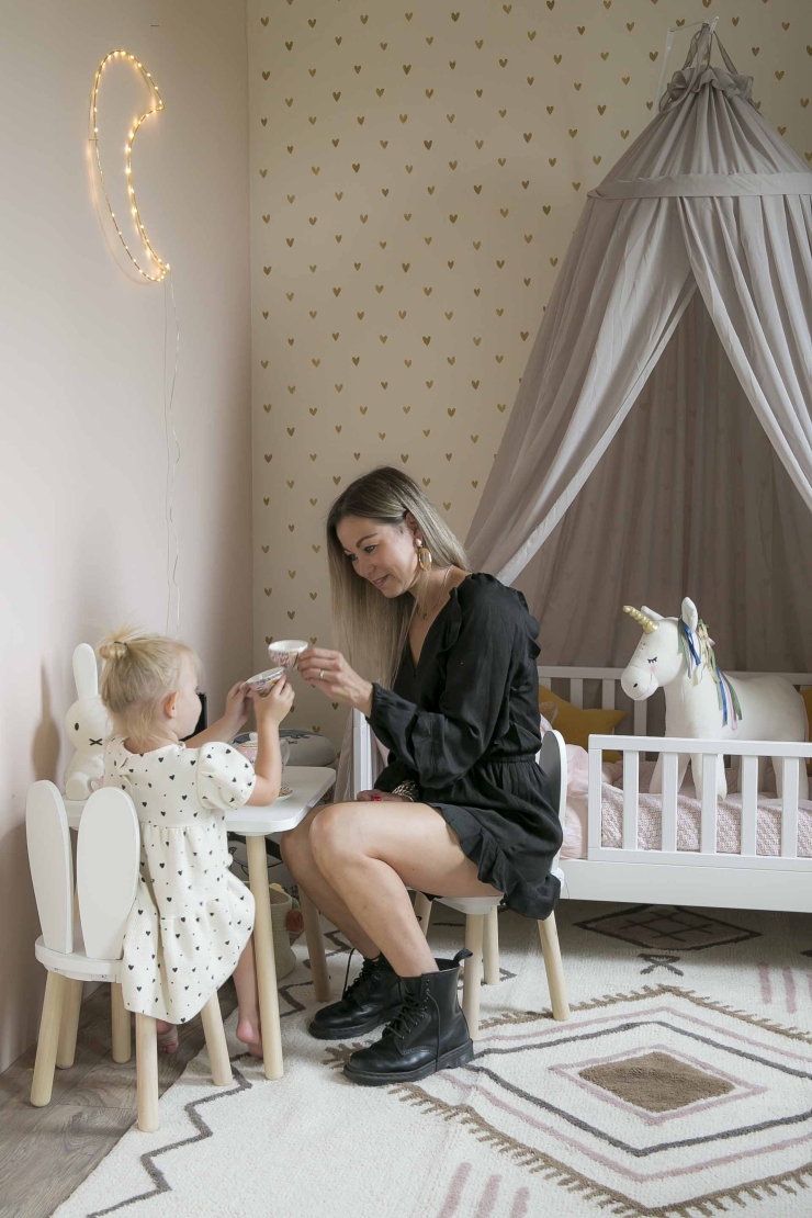 Nichtje verrassen met make-over kinderkamer