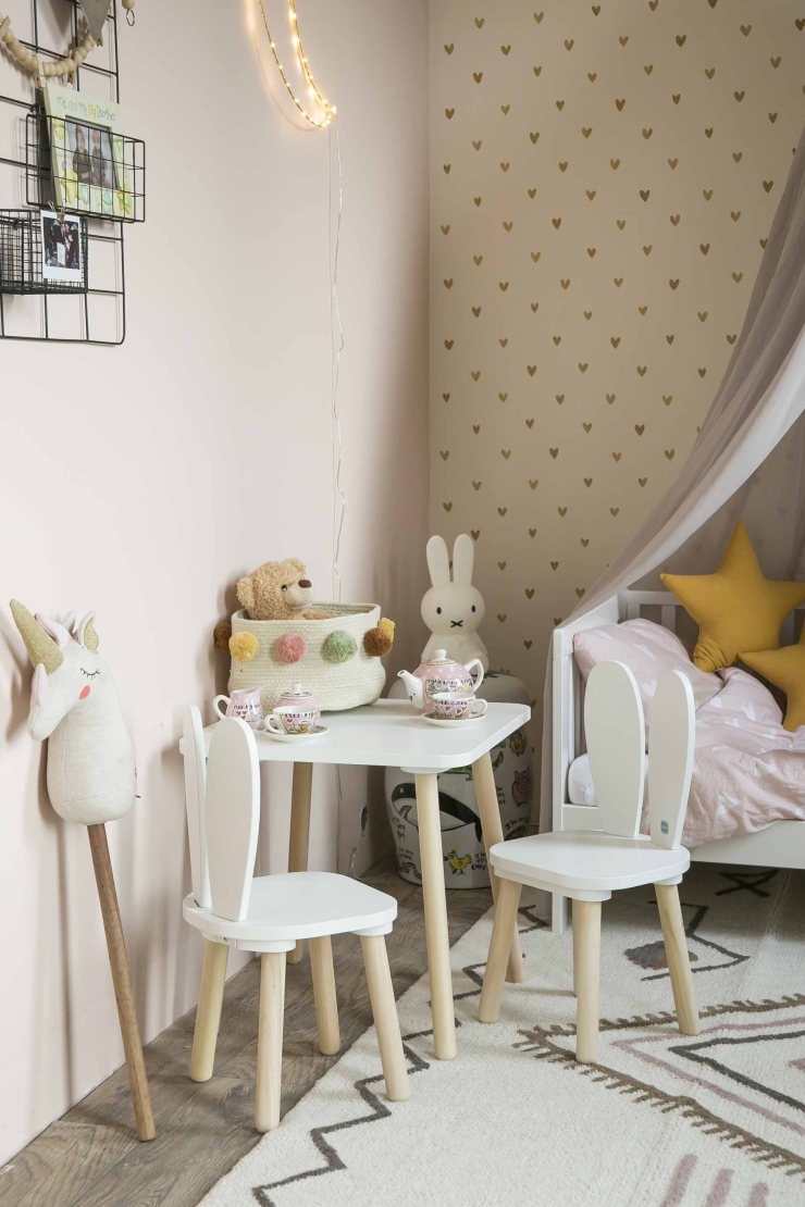 Nichtje verrassen met make-over kinderkamer