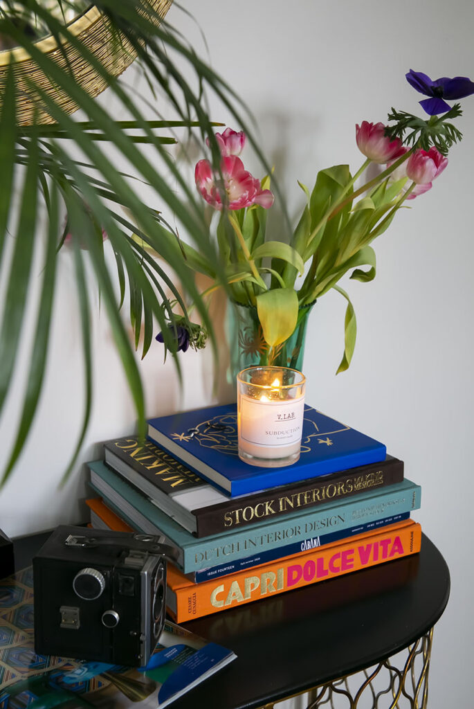 Binnenkijken in het cottage glam interieur van Roel uit Laren