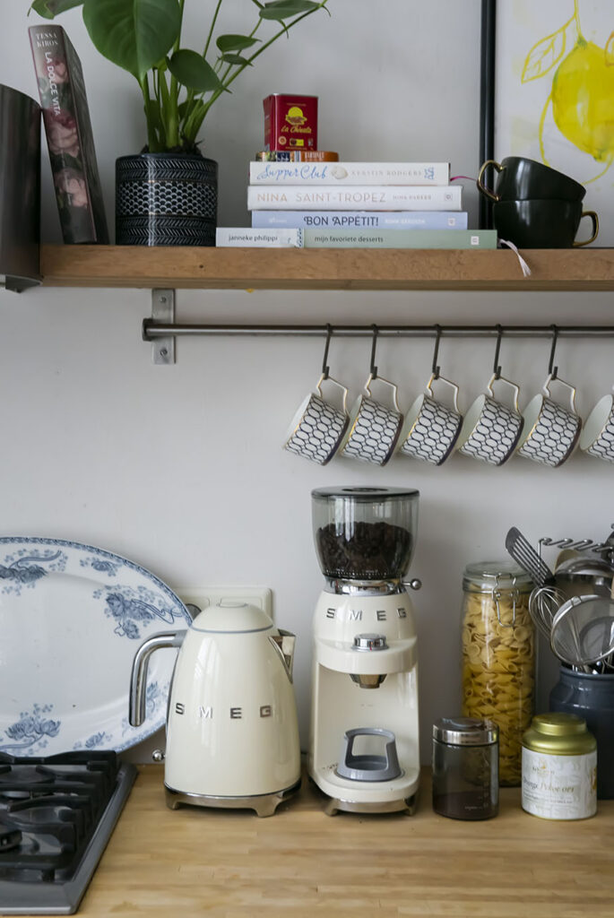 Binnenkijken in het cottage glam interieur van Roel uit Laren