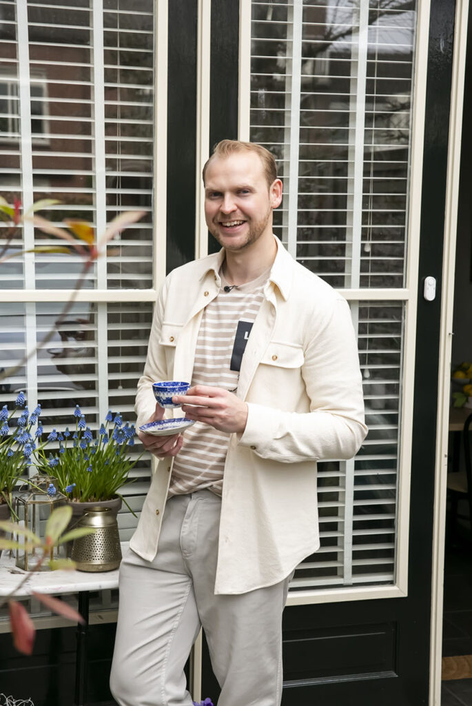 Binnenkijken in het cottage glam interieur van Roel uit Laren