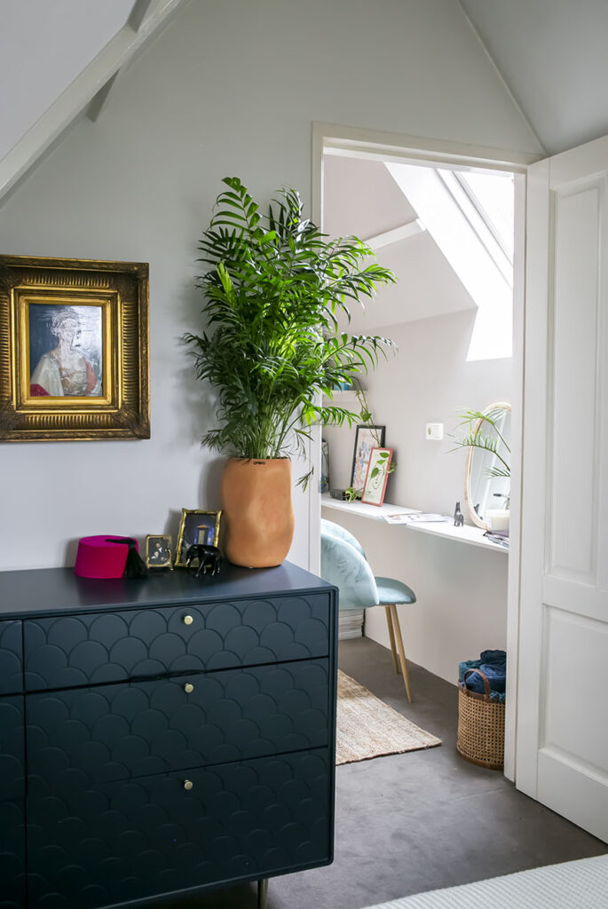 Binnenkijken in het cottage glam interieur van Roel uit Laren