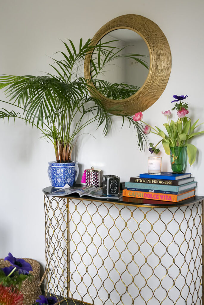 Binnenkijken in het cottage glam interieur van Roel uit Laren