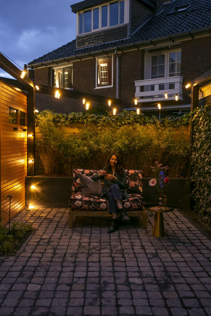 Creëer met feestverlichting een romantische sfeer in de tuin