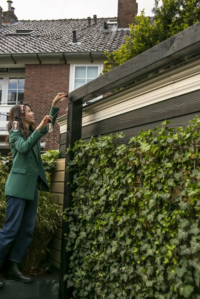 Creëer met feestverlichting een romantische sfeer in de tuin