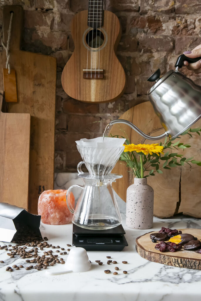 Met deze stylish koffiezetmethode zet je een van de lekkerste koffietjes thuis