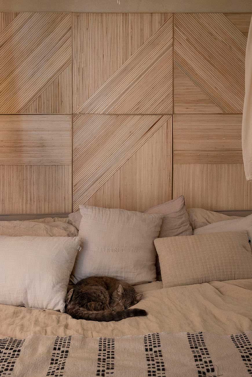Minder dan syndroom Dokter DIY hoofdbord bed: maak er eentje van bamboe panelen - Interior junkie